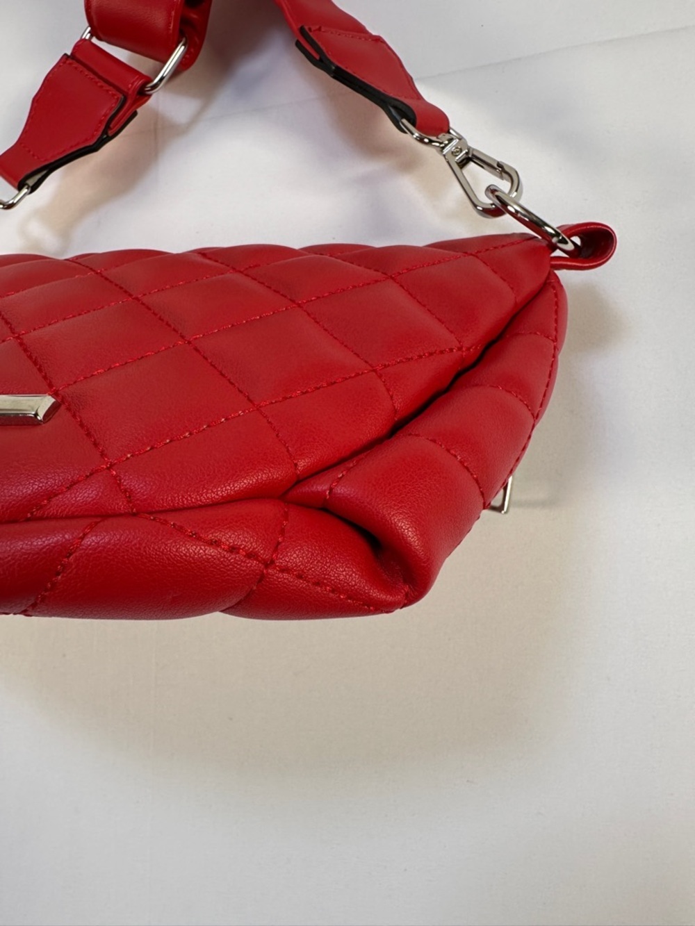 Steve Madden Quilted Belt Bag Red Faux Leather Crossbody Fanny Pack Festival - Picture 5 of 13